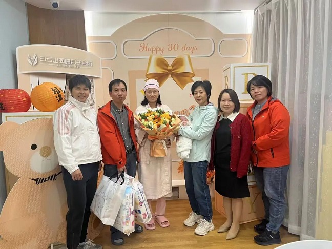 星群工會(huì)慰問(wèn)“三胎”職工家庭，傳遞溫暖關(guān)懷