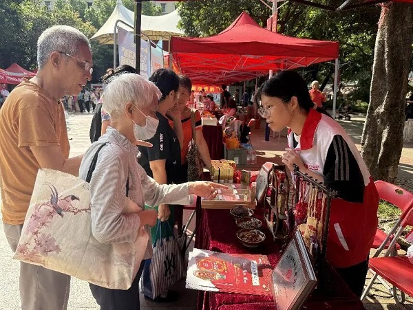 星活力| 星群“三非遺”體驗(yàn)活動(dòng)進(jìn)社區(qū)