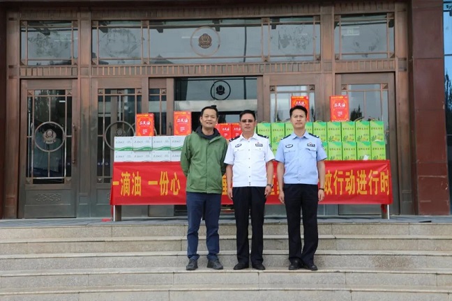 情系一線護(hù)平安！白云山星群聯(lián)合青海省醫(yī)藥公司向海西州公安局捐贈(zèng)愛心物資一批